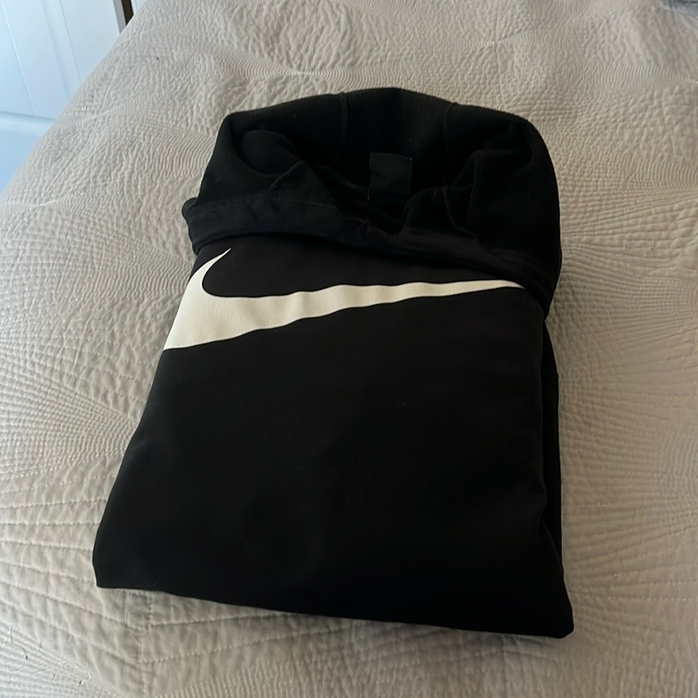 XL Nike hoodie with zipper pocket